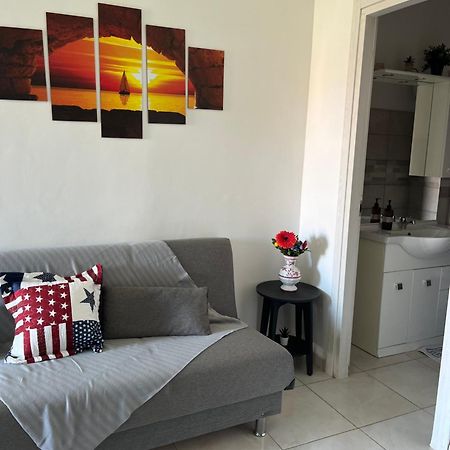Monolocale Rosy Apartment ฟิวมิชีโน ภายนอก รูปภาพ